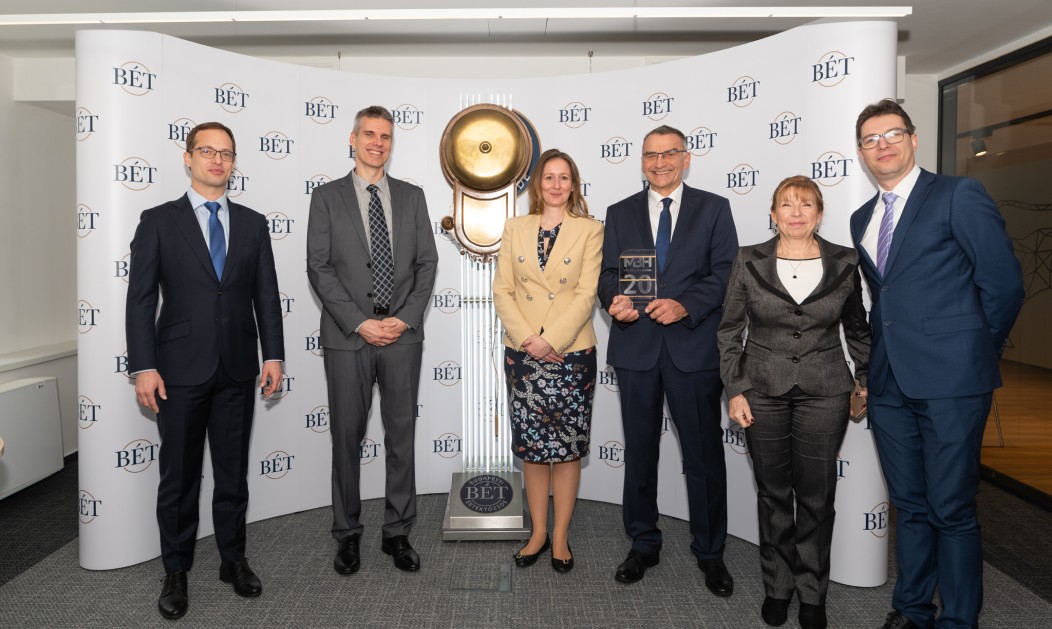 20 years on the stock exchange - MBH Mortgage Bank award ceremony group picture 20 years on the stock exchange - MBH Mortgage Bank award ceremony group picture
